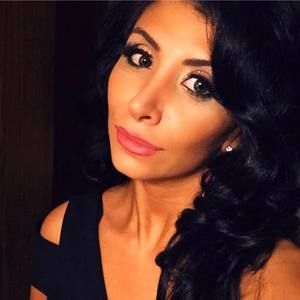 Meet your Posher, Manal